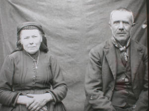 Ritratto marito e moglie in abiti tradizionali (1920 - 1930)
